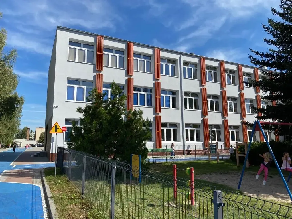 Dekor elewacyjny szkoły Pozostałe