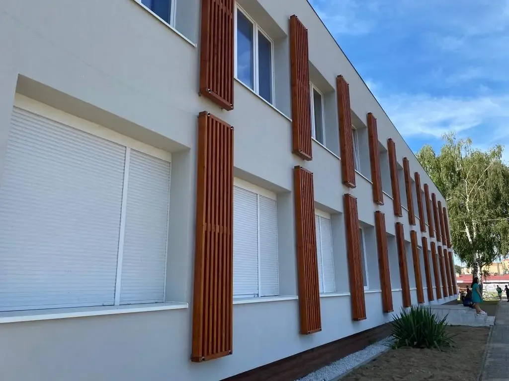 Dekor elewacyjny szkoły Pozostałe